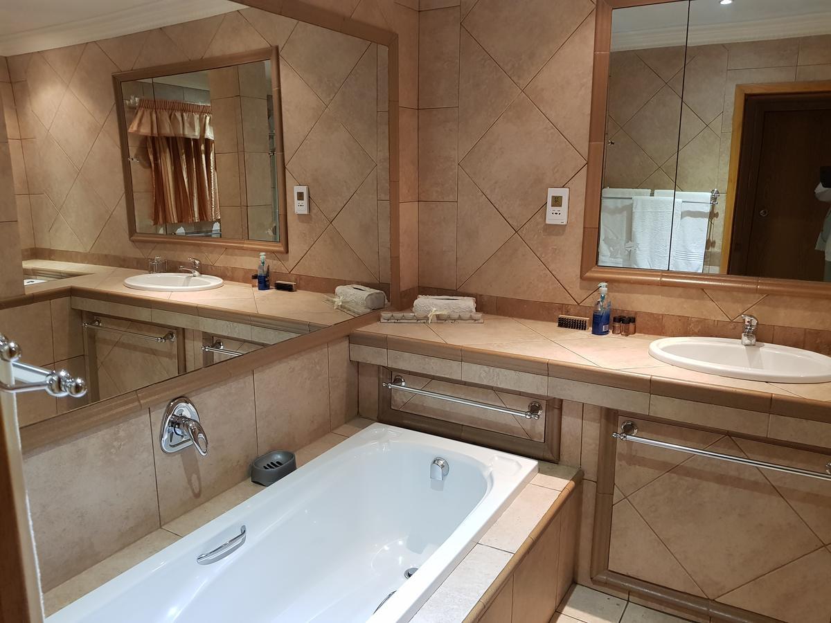 Bubez Guesthouse バーバートン エクステリア 写真