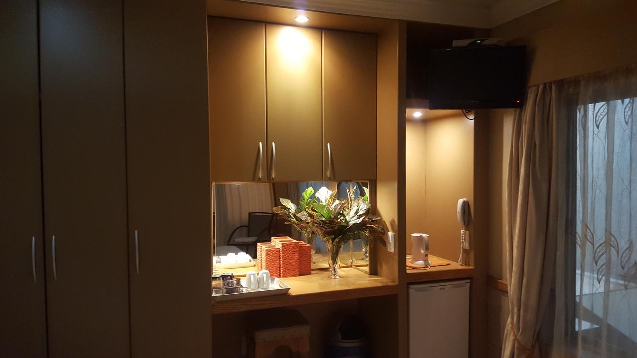 Bubez Guesthouse バーバートン エクステリア 写真